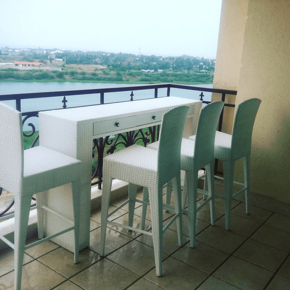 balcony_with_dining